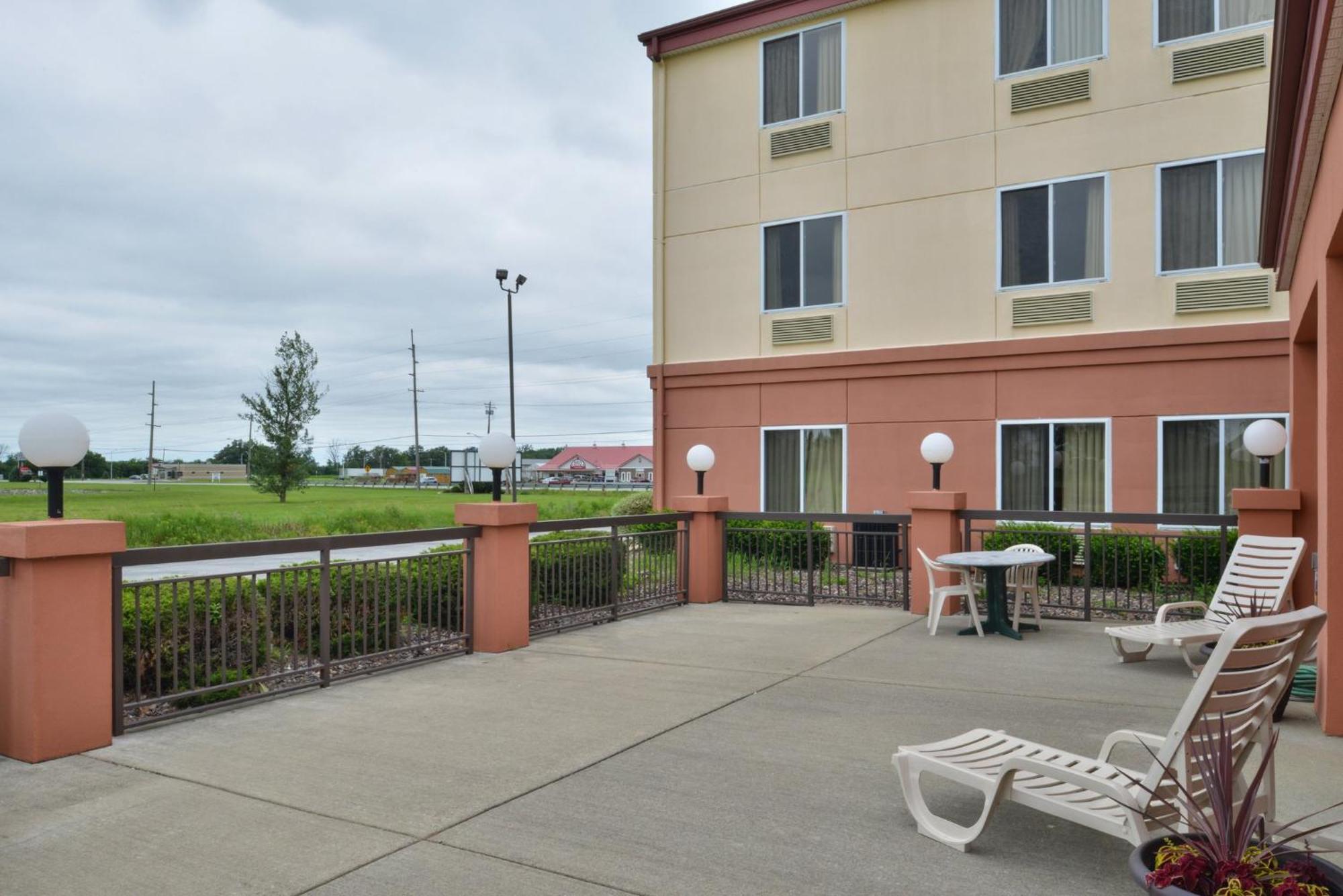 Red Roof Inn Clyde Exterior photo
